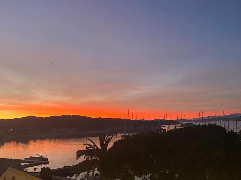Ile De Porquerolles : T3 Climatise Vue Mer Экстерьер фото